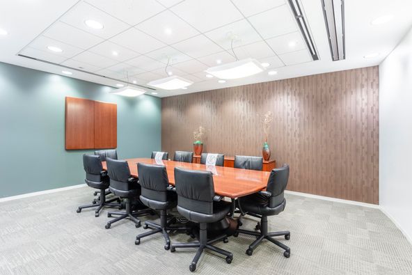 One Lincoln Centre: 18 W 140 Butterfield Road, Oak Brook, IL 60181